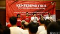 Tan Joe Hok bersama para legenda bulutangkis lainnya membacakan deklarasi setia NKRI.