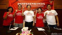 Para legenda bulutangkis yang tergabung dalam Komunitas Bulutangkis Indonesia melakukan deklarasi di Hotel Santika Premier, Jakarta Barat, Kamis (1/6/2017).