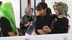 Tangis Sang Anak Pecah Melihat Jenazah Yana Zein