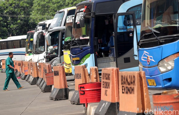Terminal Kampung Rambutan disiapkan untuk melayani arus mudik lebaran 2017. Begini suasana terminal yang terletak di Jakarta Timur tersebut.