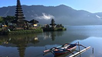 Pura Ulun Danu Bratan berada di Jl. Bedugul-Singaraja, Candikuning, Baturiti, Kabupaten Tabanan, Bali. (Yohanan Winanti/dTraveler)