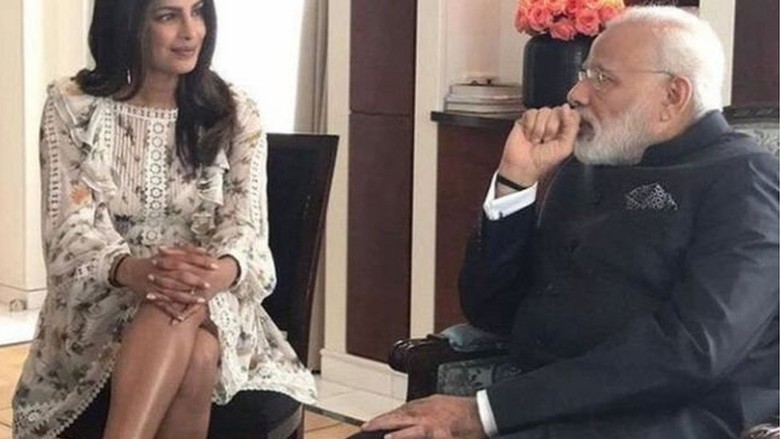 Gaunnya Tersingkap Saat Temui PM, Aktris India Picu Kontroversi Gaunnya Tersingkap Saat Temui PM, Aktris India Picu Kontroversi
