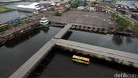 Wali Kota Semarang, Hendrar Prihadi mengatakan proses penanganan rob terus dilakukan. Pihaknya beberapa waktu lalu juga meninjau proses penanganan rob di Jalan Pantura-Kaligawe dan mencari kebocoran yang masih ada.