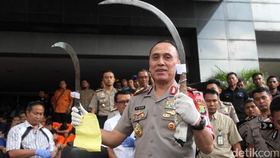 Kapolda Tunjukan Barbuk Kejahatan Begal dan Geng Motor