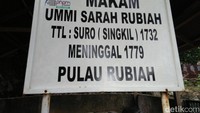 Dimakamkan di seberang Pulau Weh,  Pulau tersebut diberi nama Rubiah. Sampai sekarang makan Ummi Sarah Rubiah tetap ada dan dijadikan sebagai wisata religi oleh penduduk lokal atau pun pengunjung Pulau Rubiah (Bonauli/detikTravel)