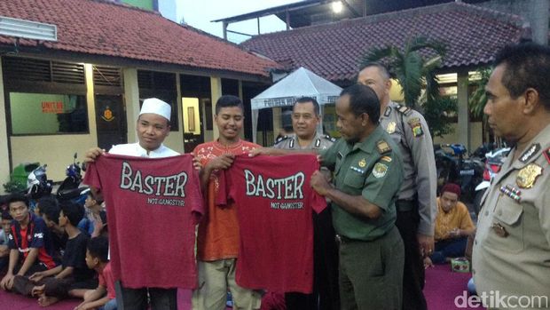 Polsek Makassar, Jakarta Timur, buka puasa bersama geng motor.