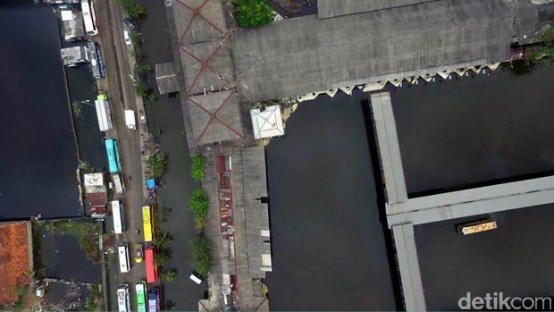 Penampakan banjir rob di Terminal Terboyo Semarang