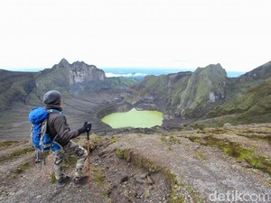 Lihat Indahnya Kawah Kelud