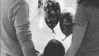 Dalam foto ini Gal menuliskan caption untuk kelahiran putri keduanya yang lahir pada bulan Maret kemarin, putri keduanya ini dinamai Maya Versano. (Foto: Instagram/gal_gadot)