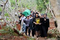Keluarga sempat mempermasalahkan agama terakhir Yana Zein