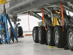 Penampakan Pesawat Terbesar Sedunia Karya Pendiri Microsoft