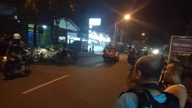 Tawuran warga ini dipicu saling ejek dan 14 orang diamankan polisi.