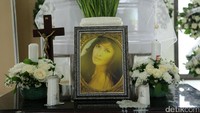 Swetlana mengatakan bahwa Yana Zein telah lama memeluk agama Kristen dan ada bukti tanda tangannya telah berpindah agama.