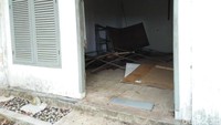 Bagian-bagian yang hancur dimasukan ke dalam bangunan (Bonauli/detikTravel)