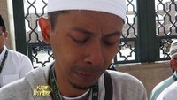 Alhamdulillah, kini setelah mendapat hidayah Eko merasakan hidupnya semakin berkah dan tenang. Setelah dari Madinah, Eko lalu melaksanakan rukun umrah di Mekkah. Satu pelajaran yang Eko yakini benar, janganlah pernah takut memberi.. jangan pula berharap imbalan atas sesuatu yang pernah kita beri. Sesungguhnya, sedekah tak akan membuatmu miskin, melainkan dapat meningkatkan rezeki dan dapat menghindarkan musibah. Insya Allah. Saksikan kisah Indahnya Berbagi Sang Mantan Pecandu Narkoba dalam program Kain Ihram di TRANS7 pada Sabtu, 3 Juni 2017 pukul 06.45 WIB. Pool/Andri Sumarya, Anggoro Mukti.