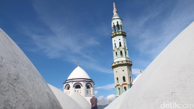 Masjid Muhajirin: Berlantai 2 Tanpa Rangka Besi, Punya 25 Menara
