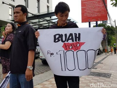 Pasar Buah Murah Jalan dr Soetomo Ludes Diserbu