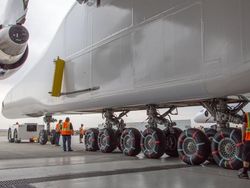 Penampakan Pesawat Terbesar Sedunia Karya Pendiri Microsoft