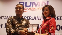 Bank Mandiri dan SMI menyalurkan kredit sindikasi modal kerja senilai Rp1,69 triliun kepada INKA untuk pengadaan 438 unit kereta yang akan digunakan PT Kereta Api Indonesia (KAI).