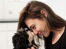 Penampilan Polos Si Cantik Gal Gadot