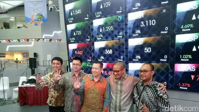 Sandiaga Uno Buka Perdagangan Saham Pagi Ini