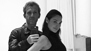Foto Gal bersama suami ketika menanti kelahiran anak kedua. (Foto: Instagram/gal_gadot)