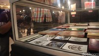 Pameran ini memperlihatkan sekitar 60 barang peninggalan bersejarah terkait lahirnya Pancasila.