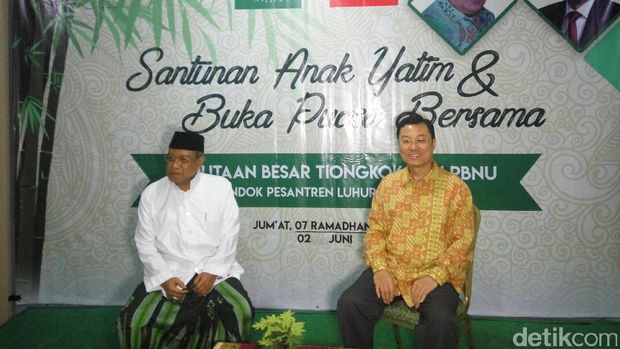  Dubes China Buka Puasa Bersama Ketum PBNU di Ponpes Al-Tsaqafah, Jumat (2/6/2017)