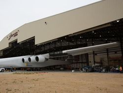 Penampakan Pesawat Terbesar Sedunia Karya Pendiri Microsoft