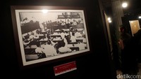 Bahkan foto asli suasana sidang BPUPKI di Jakarta pada 29 Mei 1945 pun diperlihatkan kepada pengunjung.