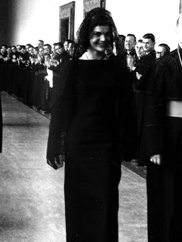 3 Bukti Melania Trump 'Mencontek' Gaya Jackie Kennedy