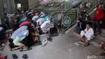 Masjid Membludak Warga Salat Jumat di Pasar