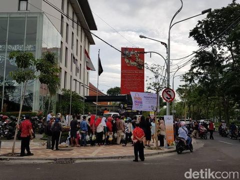 Pasar Buah Murah Jalan dr Soetomo Ludes Diserbu