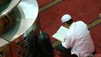 Tak sedikit bagi mereka yang melakukan amalan Ramadan seperti tadarus Alquran. 