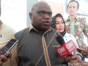 Ancam Laporkan Risma-Luhut sebagai Pelaku Rasis, Pigai Klaim Punya Bukti
