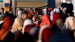 Tunaikan Salat Jumat, Warga Palestina Tembus Perbatasan Israel
