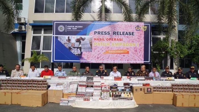 Jutaan Batang Rokok Ilegal di Aceh Disita