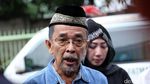 Antara Dua Agama, Suasana di Rumah Duka Yana Zein