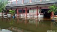 Rob masih menjadi pekerjaan rumah bagi Pemerintah Kota (Pemkot) Semarang. Kali ini rob melanda Terminal Terboyo hingga bus tidak bisa masuk.