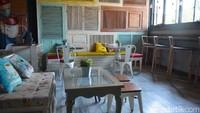 Boutique hotel yang berada di jalan kesatriaan no. 11 memiliki kafe lucu yang wajib Anda coba. Bernama Summerbird Bed and Brasserie ada beragam sajian unik yangbagi dipadu dengan keju hingga saus rica-rica yang super pedas.