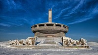 Buzludzha, Bulgaria. Bangunannya seperti markas Hydra, tempat Captain America dan Iron Man bertarung. Pool/Boredpanda.