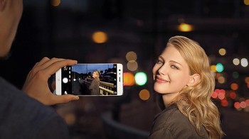 Nubia mengusung generasi terbaru arc Refractive Condiction (aRC) 3.0 yang membantu menjaga kaca display tetap tipis. Foto: Nubia