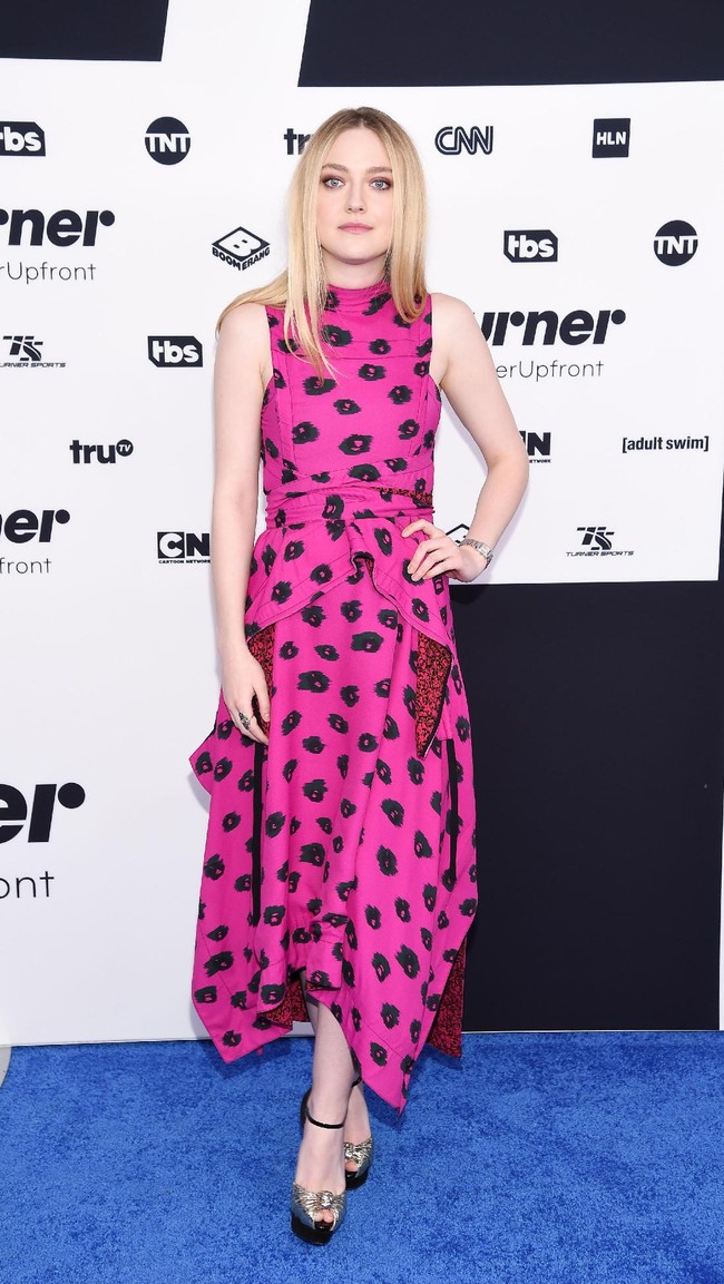 Dakota Fanning attends the Turner Upfront 2017 arrivals on the red carpet at The Theater at Madison Square Garden on May 17, 2017 in New York City. 26617_003 (Photo by Dimitrios Kambouris/Getty Images)