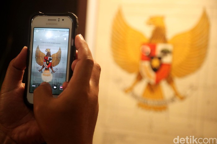 Peringati hari lahirnya Pancasila, Kemendikbud menggelar Pameran Arsip Lahirnya Pancasila di Museum Nasional. Apa saja yang dipamerkan? Simak foto-fotonya berikut ini.