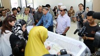 Hal tersebut akibat sang ayah, Nurzaman yang ingin agar Yana Zein dikafankan.