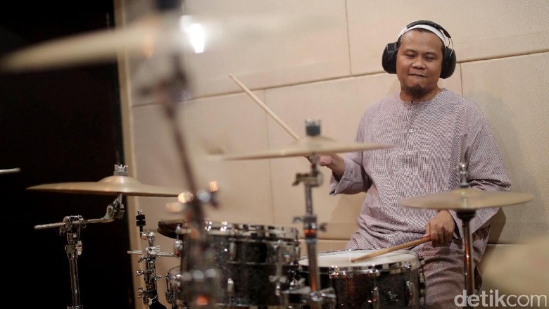 Bergelimang Harta dan Ketenaran, Cobaan di Antara Kenikmatan Reza eks NOAH Bergelimang Harta dan Ketenaran, Cobaan di Antara Kenikmatan Reza eks NOAH