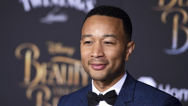 Di Foto Ini John Legend dan Putranya Mirip Banget, Setuju 