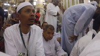 Tak pernah terbayangkan buat Eko, berangkat umrah tanpa mengeluarkan biaya sepeserpun. Sungguh jika Allah berkehendak, Kun Fa Ya Kun, jadilah maka jadilah. Balasan atas sedekah yang ia lakukan langsung datang berkali kali lipat besarnya.  Pool/Andri Sumarya, Anggoro Mukti.