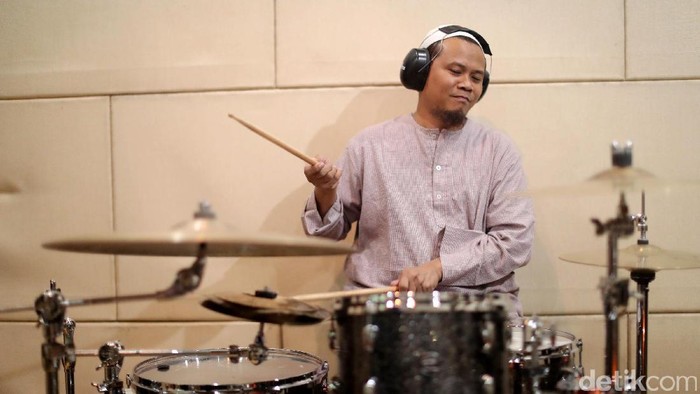 Reza ex Drummer Noah Reza ex Drummer Noah