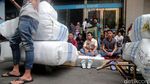 Masjid Membludak Warga Salat Jumat di Pasar